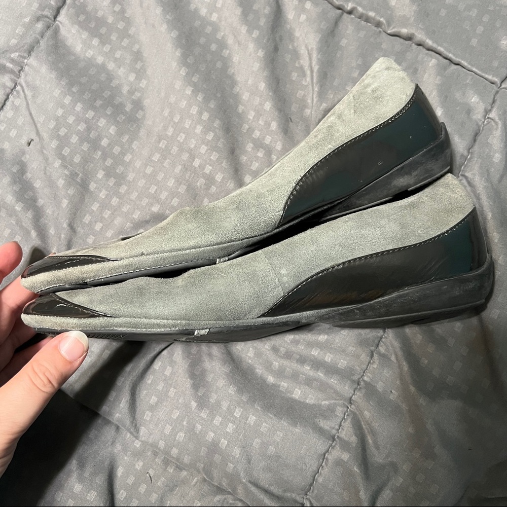 Kenneth Cole Run Away Gray Suede Patent Heel Cap Toe Flats size 8.5 - Picture 3 of 11